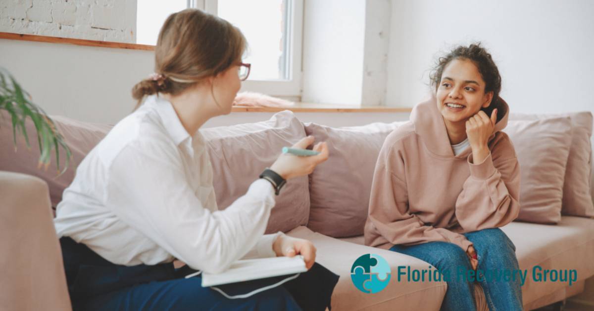 patient and therapist at an inpatient drug rehab in south florida